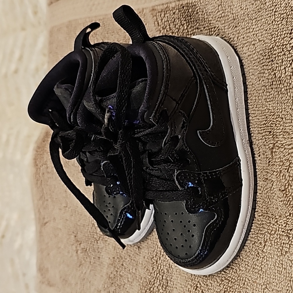 Air Jordan Retro 1 Mid SE sneaker - Picture 2 of 8